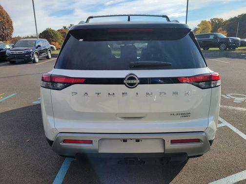 2025 Nissan Pathfinder Platinum 4WD
