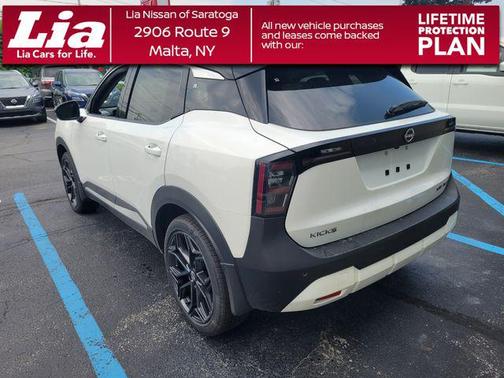 Aspen White Tricoat/Super Black 2026 Nissan Kicks SR