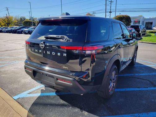 2025 Nissan Pathfinder S 4WD