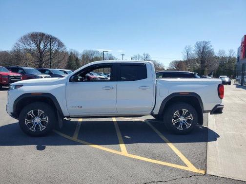 Summit White 2024 GMC Canyon AT4
