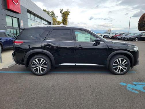 2025 Nissan Pathfinder Platinum 4WD
