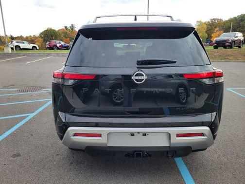 2025 Nissan Pathfinder Platinum 4WD