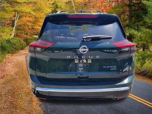Obsidian Green 2026 Nissan Rogue Platinum