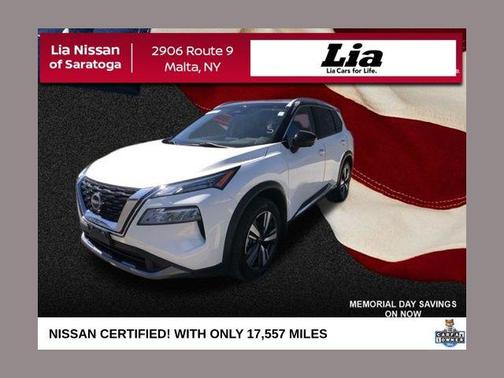 Pearl White Tricoat/Super Black 2023 Nissan Rogue SL