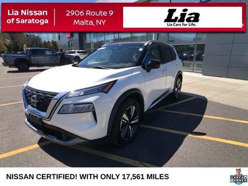 Pearl White Tricoat/Super Black 2023 Nissan Rogue SL