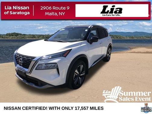 Pearl White Tricoat/Super Black 2023 Nissan Rogue SL