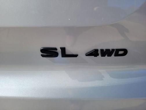 2025 Nissan Pathfinder SL 4WD