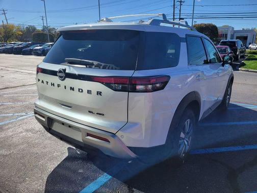 2025 Nissan Pathfinder SL 4WD