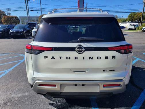 2025 Nissan Pathfinder SL 4WD