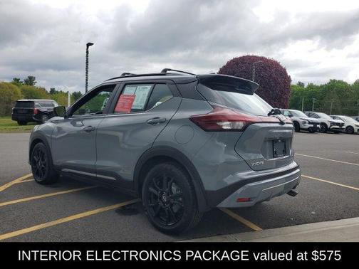 Gray/Super Black 2022 Nissan Kicks SR