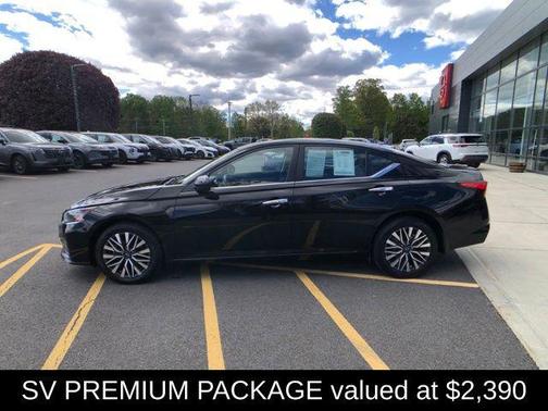 Super Black 2023 Nissan Altima 2.5 SV