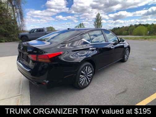 Super Black 2023 Nissan Altima 2.5 SV