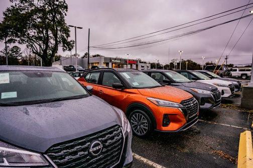 Baltic Teal/Super Black 2026 Nissan Pathfinder Platinum