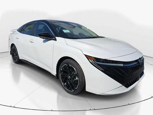 Aspen White TriCoat/Super Black Two-Tone 2026 Nissan Sentra SR