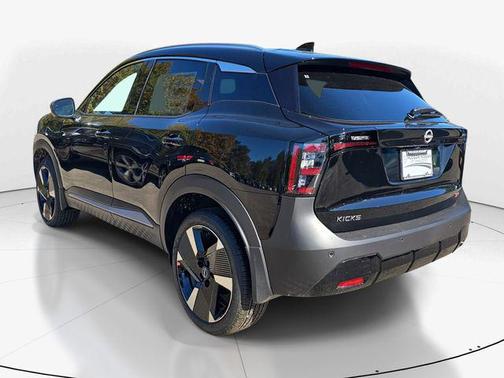 Super Black 2026 Nissan Kicks SR