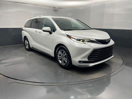 2022 Toyota Sienna Platinum 7 Passenger