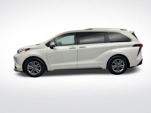 2022 Toyota Sienna Platinum 7 Passenger