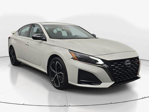 Pearl White Tricoat 2024 Nissan Altima SR FWD