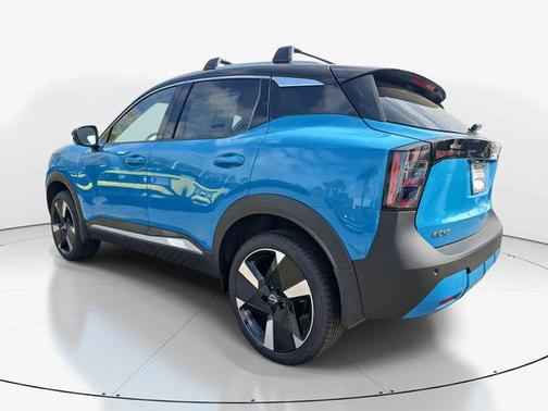 Arctic Ice Blue/Black 2026 Nissan Kicks SR