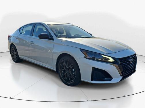 2025 Nissan Altima SR FWD