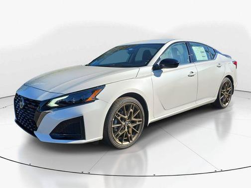 2025 Nissan Altima SR FWD