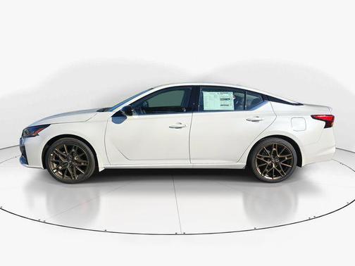 2025 Nissan Altima SR FWD