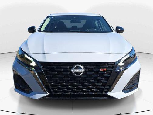 2025 Nissan Altima SR FWD