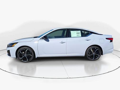 2025 Nissan Altima SR FWD