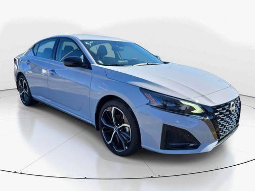 2025 Nissan Altima SR FWD