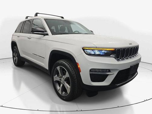 Bright White Clearcoat 2023 Jeep Grand Cherokee Limited