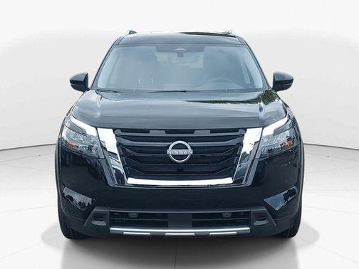 2025 Nissan Pathfinder SL FWD