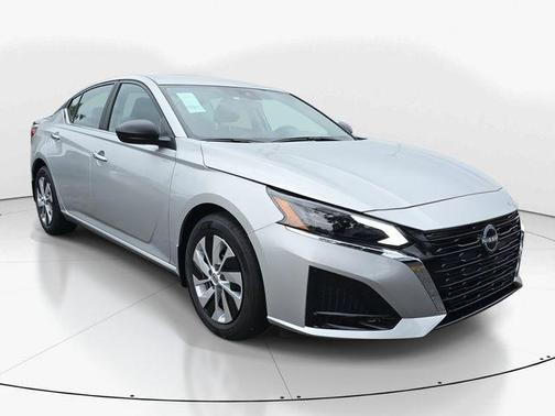 2025 Nissan Altima S FWD