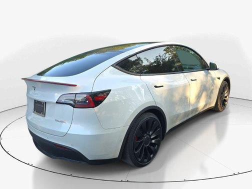 Pearl White Multi-Coat 2022 Tesla Model Y Performance