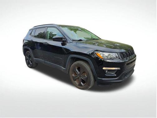 Diamond Black Crystal Pearlcoat 2019 Jeep Compass Latitude