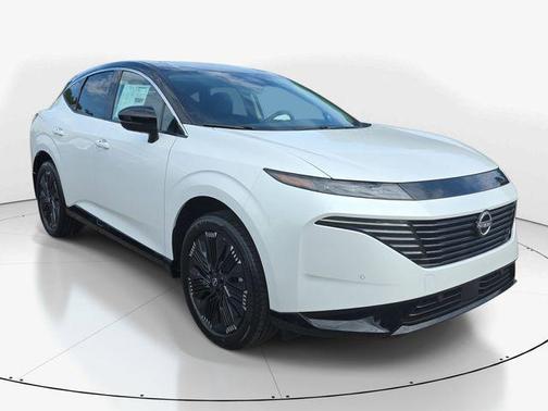 Everest White Pearl/Black 2026 Nissan Murano Platinum