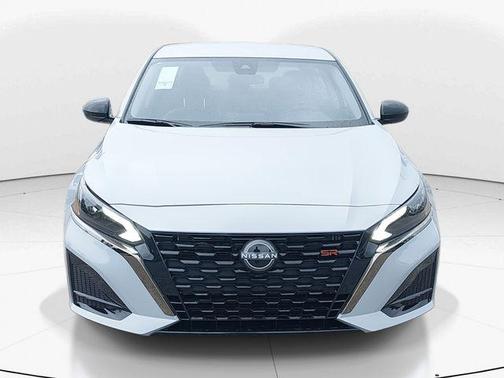 2025 Nissan Altima SR FWD