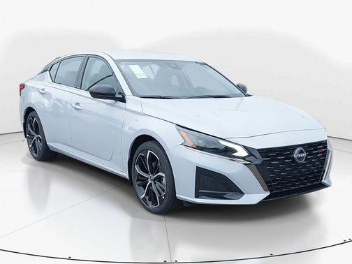 2025 Nissan Altima SR FWD