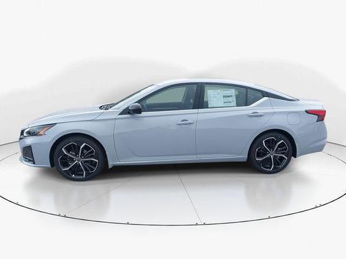 2025 Nissan Altima SR FWD