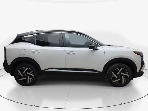 Aspen White/Super Black 2027 Nissan Kicks SV