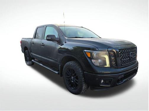Magnetic Black Metallic 2019 Nissan Titan SL