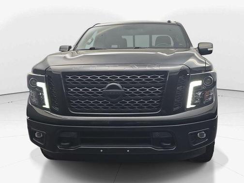 Magnetic Black Metallic 2019 Nissan Titan SL