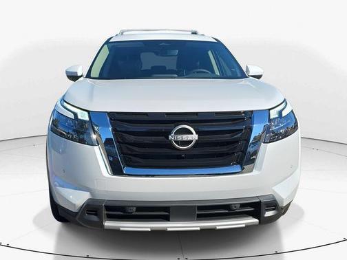 2025 Nissan Pathfinder SL FWD