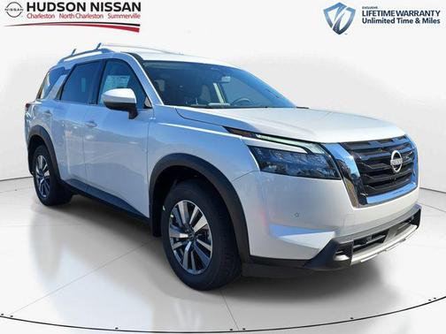 2025 Nissan Pathfinder SL FWD