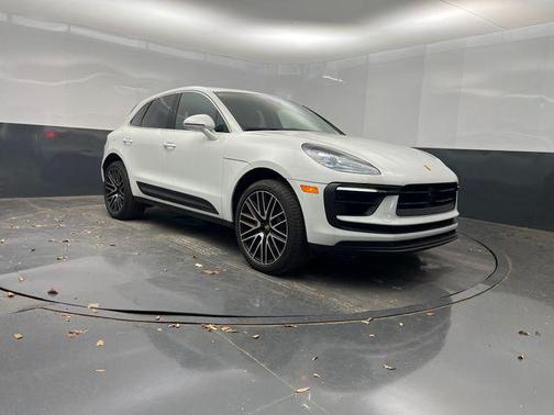 2023 Porsche Macan Base