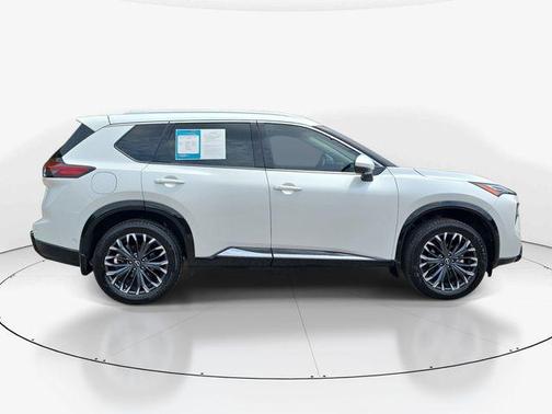 Everest White Pearl 2024 Nissan Rogue Platinum