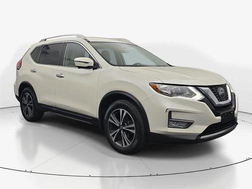 Pearl White 2018 Nissan Rogue SL