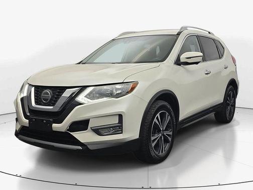 Pearl White 2018 Nissan Rogue SL