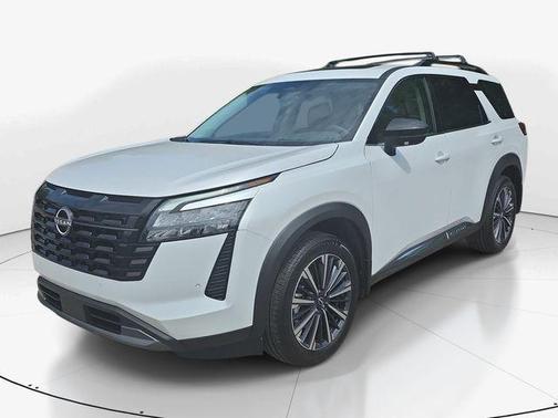 Everest White Pearl Tricoat 2026 Nissan Pathfinder Platinum