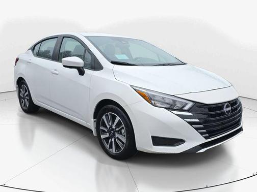 Aspen White Tricoat 2025 Nissan Versa 1.6 SV