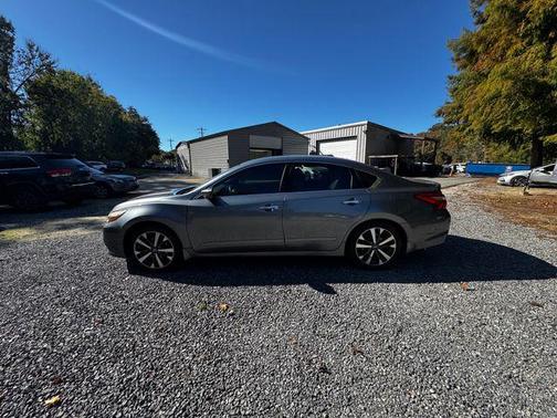 2016 Nissan Altima 2.5 SR